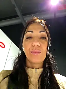 Snapshot of LeticiaWoods chatting on November 2025 06:27:01 AM LeticiaWoods online show from November 2025 06:27:01 AM