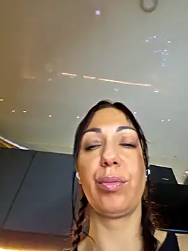 Snapshot of LeticiaWoods chatting on December 2025 08:45:01 AM LeticiaWoods online show from December 2025 08:45:01 AM