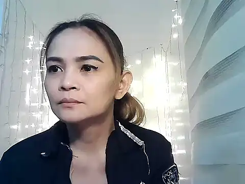 Snapshot of Kisses-13 chatting on December 2024 02:33:01 PM Kisses-13 online show from December 2024 02:33:01 PM