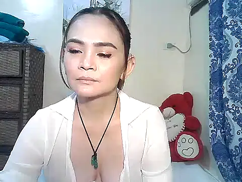 Snapshot of Kisses-13 chatting on November 2025 01:51:01 PM Kisses-13 online show from November 2025 01:51:01 PM