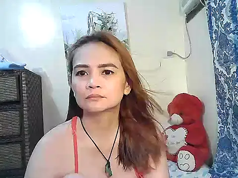 Snapshot of Kisses-13 chatting on January 2026 02:43:02 PM Kisses-13 online show from January 2026 02:43:02 PM