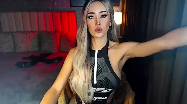 Miss Amandaversace online show from March 2025 10:28:02 PM