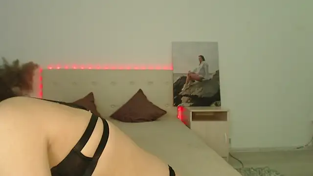 Snapshot of RoxannePure chatting on February 2026 07:51:01 AM RoxannePure online show from February 2026 07:51:01 AM