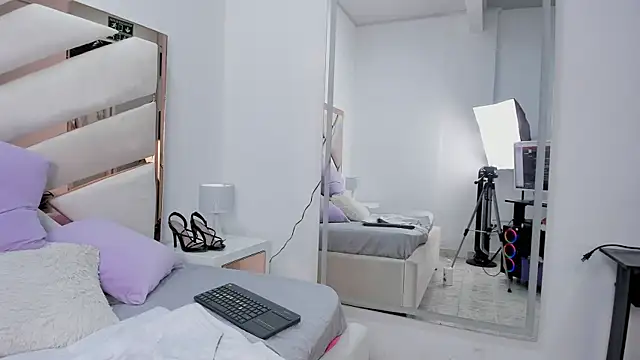 Naughty  Mom online show from February 2025 10:19:01 PM