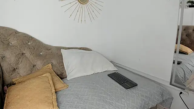 Naughty  Mom online show from February 2025 09:32:01 AM