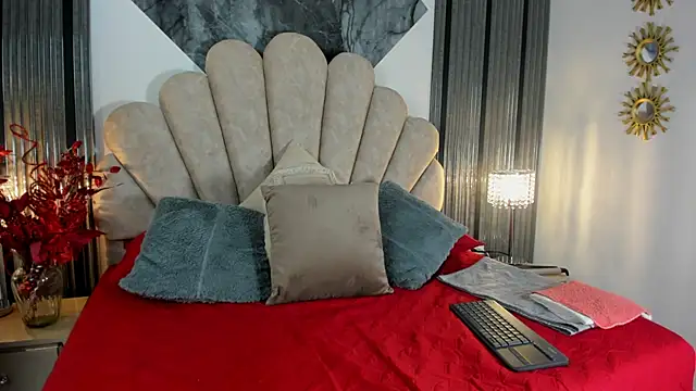 Naughty  Mom online show from January 2026 02:33:02 PM