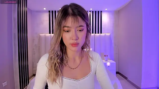 EveBensonX online show from February 2025 12:22:02 PM