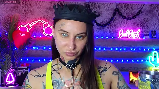 Cool Freak  online show from April 2026 10:24:02 AM