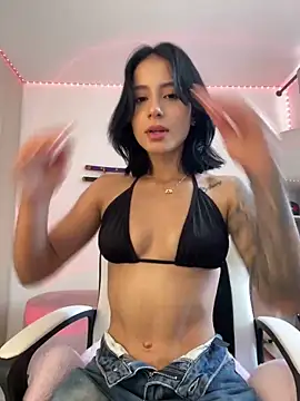 Ale Lewis online show from February 2025 06:21:01 PM