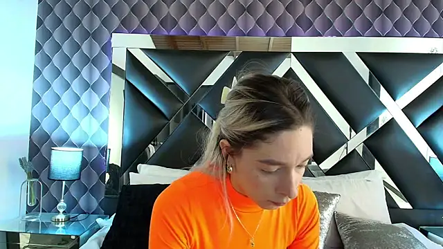 victoriaa lee  online show from February 2025 06:43:01 PM