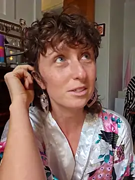 mossy kiss online show from October 2025 06:27:01 PM