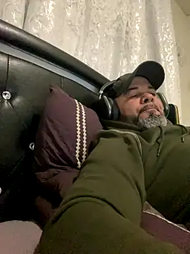 Snapshot of Cristian-Brayan chatting on November 2025 11:21:01 AM Cristian-Brayan online show from November 2025 11:21:01 AM