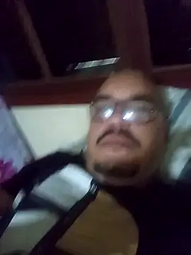 Snapshot of RobertoBuzios22 chatting on April 2026 12:49:01 PM RobertoBuzios22 online show from April 2026 12:49:01 PM