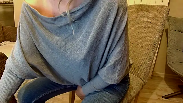 Snapshot of mesexylady34 chatting on October 2025 06:17:02 PM mesexylady34 online show from October 2025 06:17:02 PM