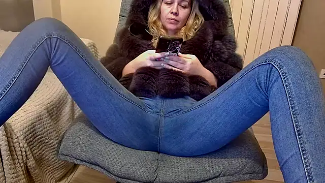 Snapshot of mesexylady34 chatting on December 2025 07:41:02 PM mesexylady34 online show from December 2025 07:41:02 PM