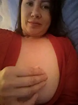 Snapshot of ROXOLANAA_SEXY chatting on November 2025 06:05:01 AM ROXOLANAA SEXY online show from November 2025 06:05:01 AM