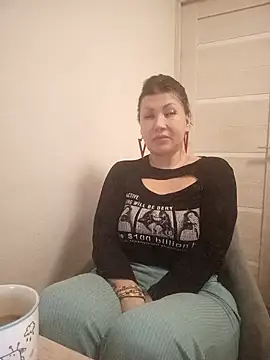 Snapshot of ROXOLANAA_SEXY chatting on November 2025 02:02:01 PM ROXOLANAA SEXY online show from November 2025 02:02:01 PM