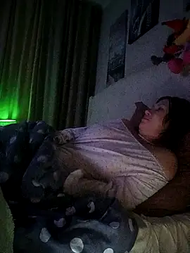 Snapshot of ROXOLANAA_SEXY chatting on November 2025 01:05:01 AM ROXOLANAA SEXY online show from November 2025 01:05:01 AM