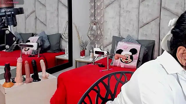 NiicolleMiller online show from November 2025 06:09:02 PM