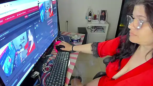 Snapshot of BellaFlaming chatting on January 2025 10:54:01 AM BellaFlaming online show from January 2025 10:54:01 AM