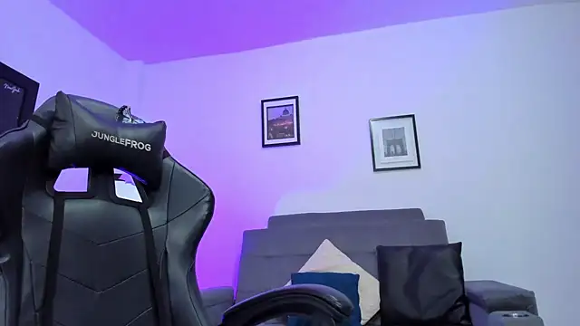 Snapshot of BellaFlaming chatting on February 2025 04:56:02 PM BellaFlaming online show from February 2025 04:56:02 PM