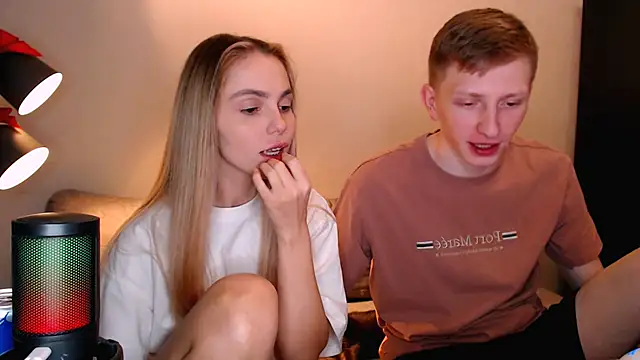 juliaanddima online show from November 2025 10:30:01 PM