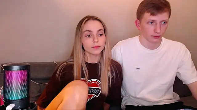 juliaanddima online show from December 2025 10:29:02 PM