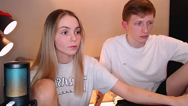 Snapshot of juliaanddima chatting on December 2025 09:20:01 PM juliaanddima online show from December 2025 09:20:01 PM