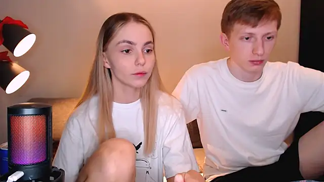 Snapshot of juliaanddima chatting on December 2025 10:05:02 PM juliaanddima online show from December 2025 10:05:02 PM