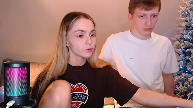 Snapshot of juliaanddima chatting on December 2025 10:27:01 PM juliaanddima online show from December 2025 10:27:01 PM