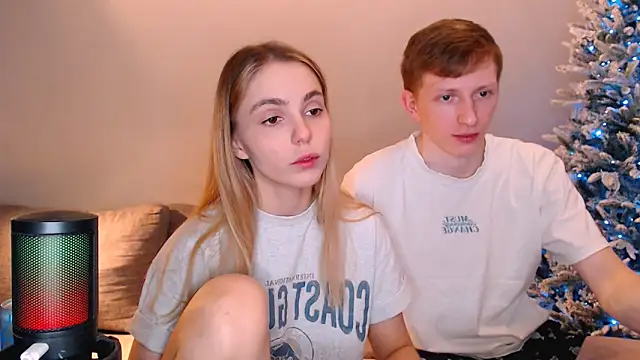 Snapshot of juliaanddima chatting on December 2025 10:28:02 PM juliaanddima online show from December 2025 10:28:02 PM