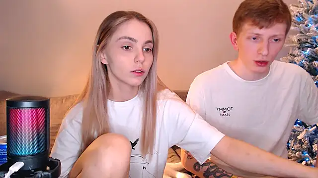 Snapshot of juliaanddima chatting on December 2025 09:44:02 PM juliaanddima online show from December 2025 09:44:02 PM