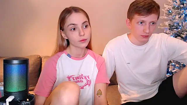 Snapshot of juliaanddima chatting on December 2025 09:22:01 PM juliaanddima online show from December 2025 09:22:01 PM