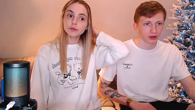 Snapshot of juliaanddima chatting on December 2025 10:18:02 PM juliaanddima online show from December 2025 10:18:02 PM