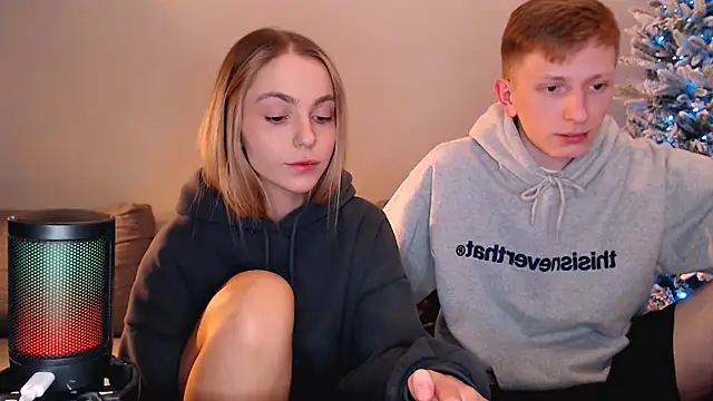 Snapshot of juliaanddima chatting on January 2026 10:23:01 PM juliaanddima online show from January 2026 10:23:01 PM