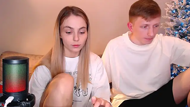 Snapshot of juliaanddima chatting on January 2026 09:42:01 PM juliaanddima online show from January 2026 09:42:01 PM