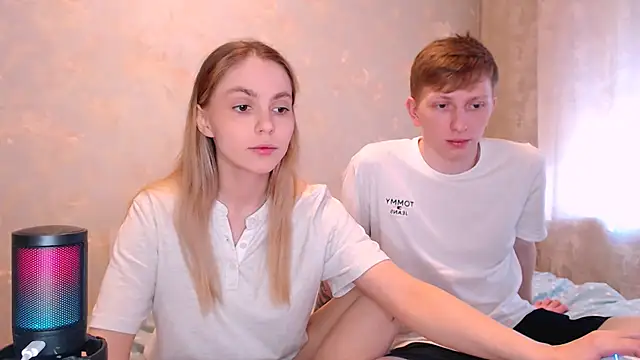 Snapshot of juliaanddima chatting on February 2026 08:21:01 AM juliaanddima online show from February 2026 08:21:01 AM