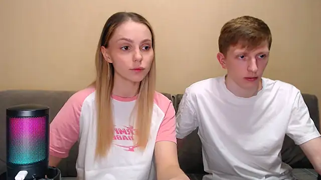 Snapshot of juliaanddima chatting on February 2026 12:23:01 AM juliaanddima online show from February 2026 12:23:01 AM