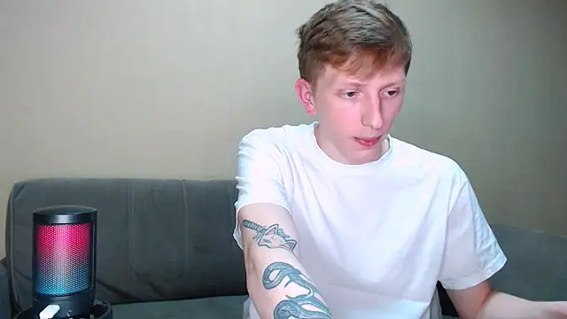 Snapshot of juliaanddima chatting on February 2026 10:30:02 PM juliaanddima online show from February 2026 10:30:02 PM