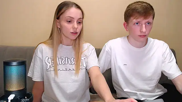 Snapshot of juliaanddima chatting on February 2026 11:14:01 PM juliaanddima online show from February 2026 11:14:01 PM