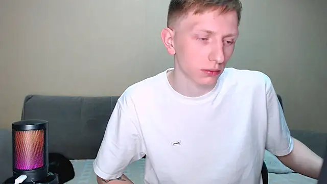 Snapshot of juliaanddima chatting on March 2026 09:44:02 PM juliaanddima online show from March 2026 09:44:02 PM