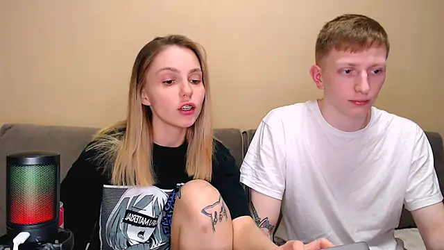 Snapshot of juliaanddima chatting on March 2026 09:54:01 PM juliaanddima online show from March 2026 09:54:01 PM