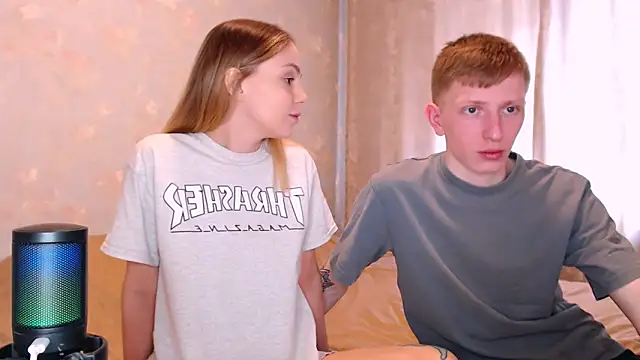 Snapshot of juliaanddima chatting on March 2026 07:23:01 AM juliaanddima online show from March 2026 07:23:01 AM