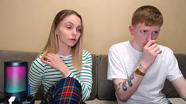 Snapshot of juliaanddima chatting on March 2026 10:13:02 PM juliaanddima online show from March 2026 10:13:02 PM