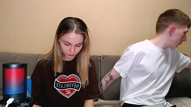 Snapshot of juliaanddima chatting on March 2026 10:25:01 PM juliaanddima online show from March 2026 10:25:01 PM