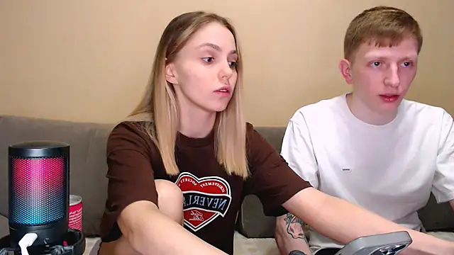 Snapshot of juliaanddima chatting on March 2026 10:48:01 PM juliaanddima online show from March 2026 10:48:01 PM