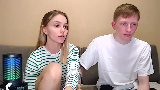 Snapshot of juliaanddima chatting on March 2026 09:54:02 PM juliaanddima online show from March 2026 09:54:02 PM