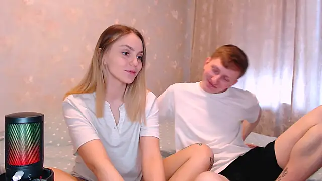 Snapshot of juliaanddima chatting on April 2026 09:21:02 AM juliaanddima online show from April 2026 09:21:02 AM