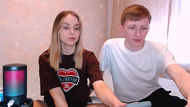 Snapshot of juliaanddima chatting on April 2026 08:58:01 AM juliaanddima online show from April 2026 08:58:01 AM