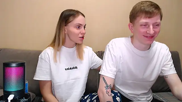 Snapshot of juliaanddima chatting on April 2026 10:27:01 PM juliaanddima online show from April 2026 10:27:01 PM